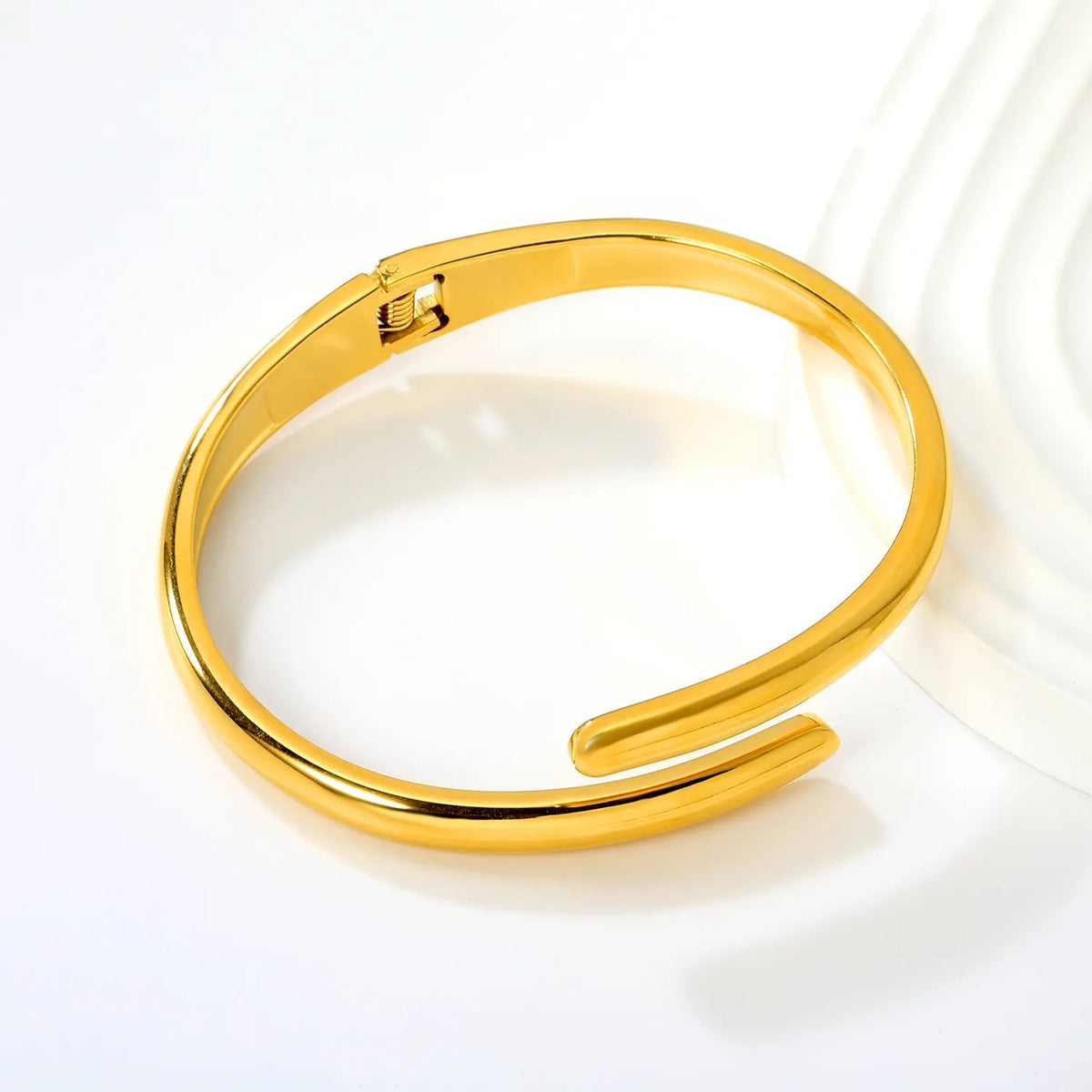 Adult Gold-plated Crisscross Bangle Bracelet